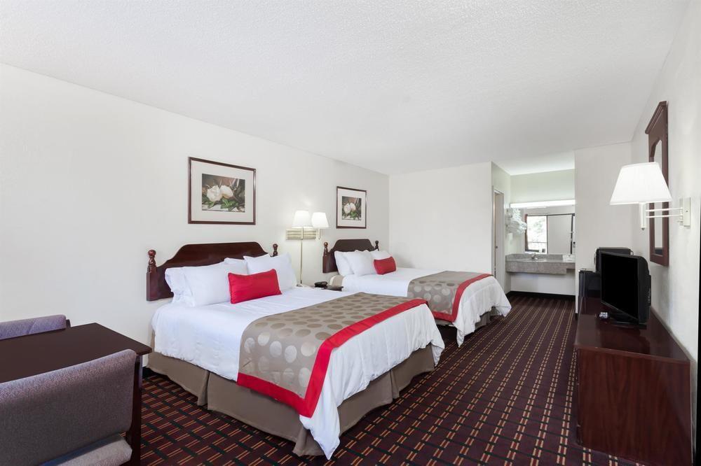 Travelodge By Wyndham Clarksville Exterior foto