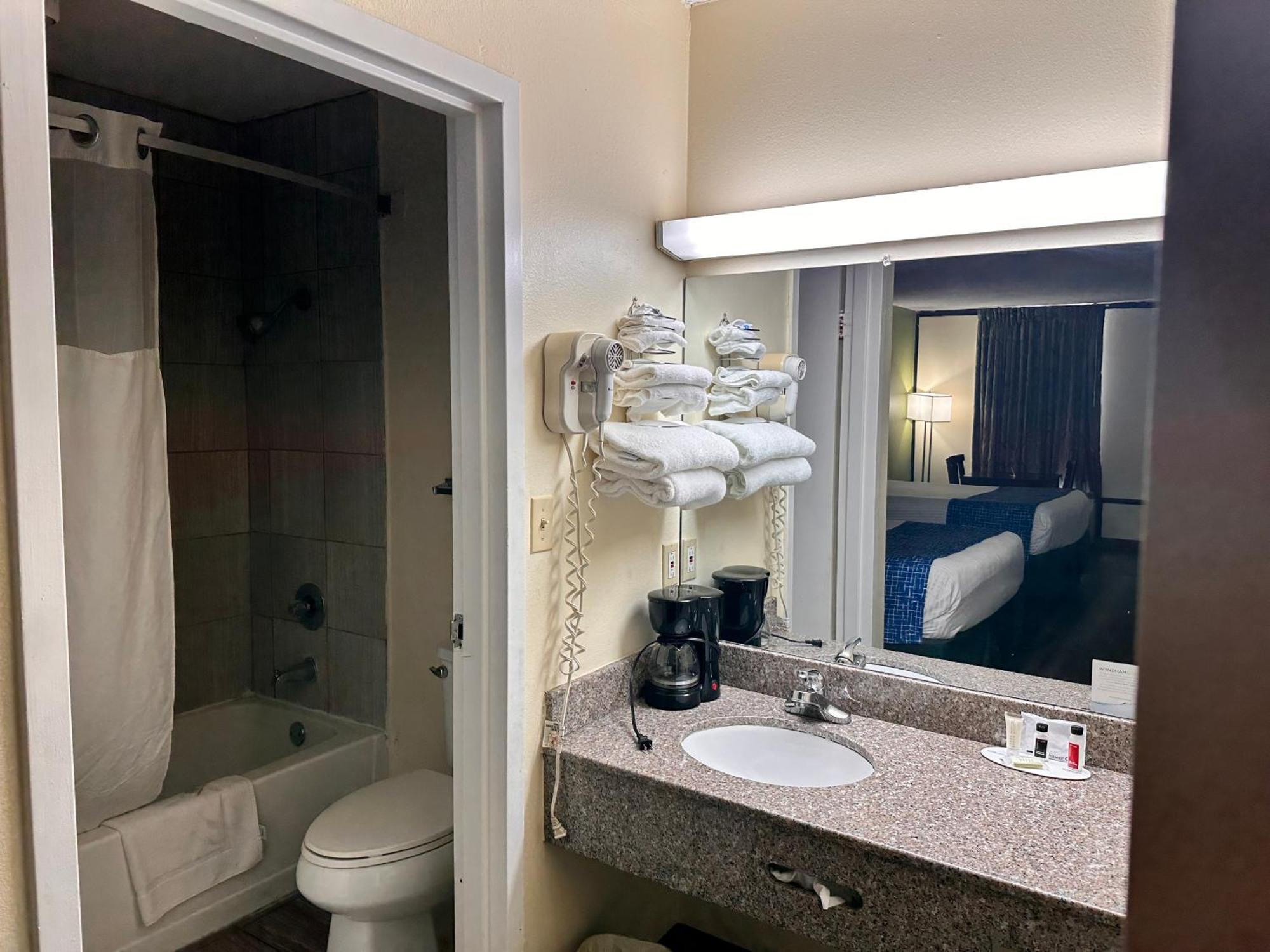 Travelodge By Wyndham Clarksville Exterior foto