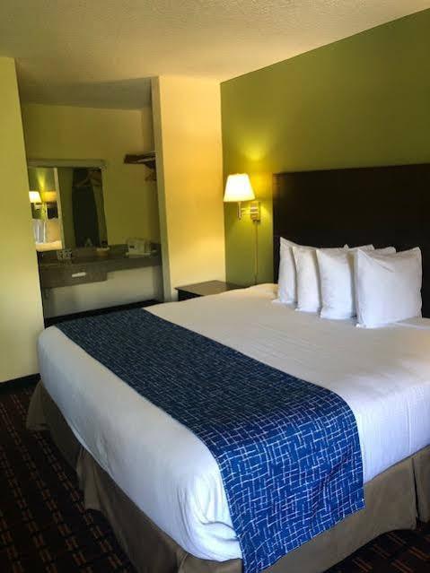 Travelodge By Wyndham Clarksville Exterior foto